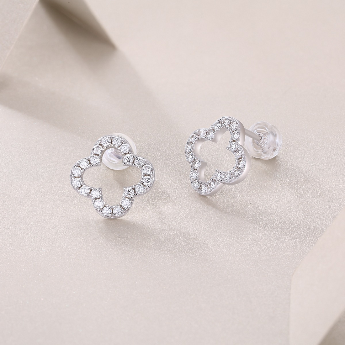 Uran Moissanite Earrings