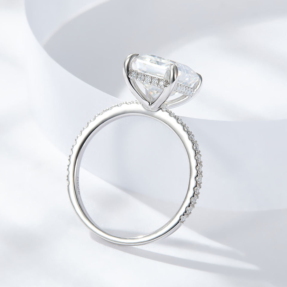 Women’s Wedding Moissanite Ring