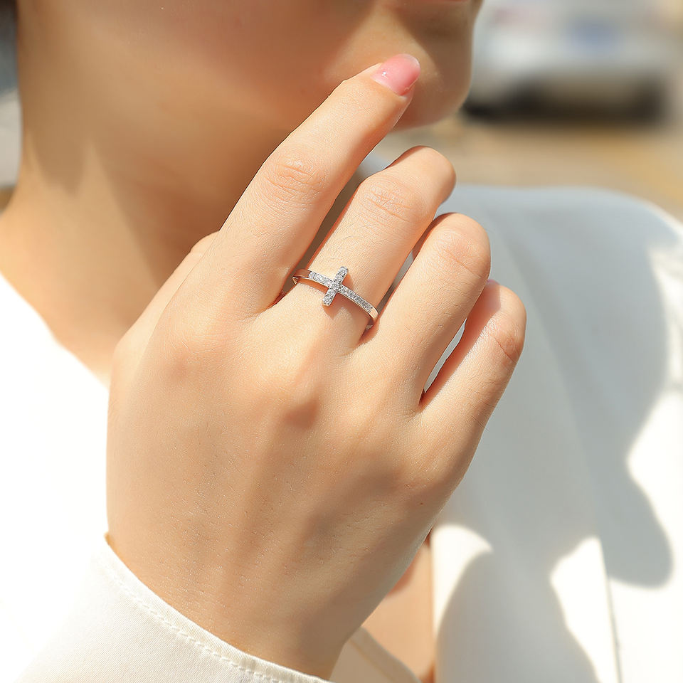 New Design Women’s Moissanite Ring