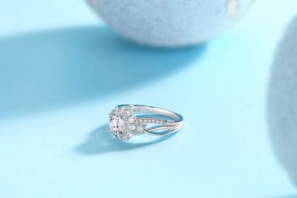 2CT Halo Round Cut Twisted Moissanite Ring