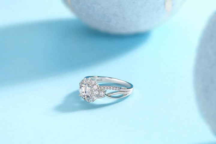 2CT Halo Round Cut Twisted Moissanite Ring