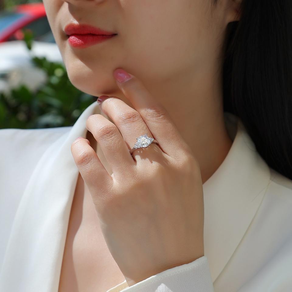 2ct Moissanite Engagement Ring