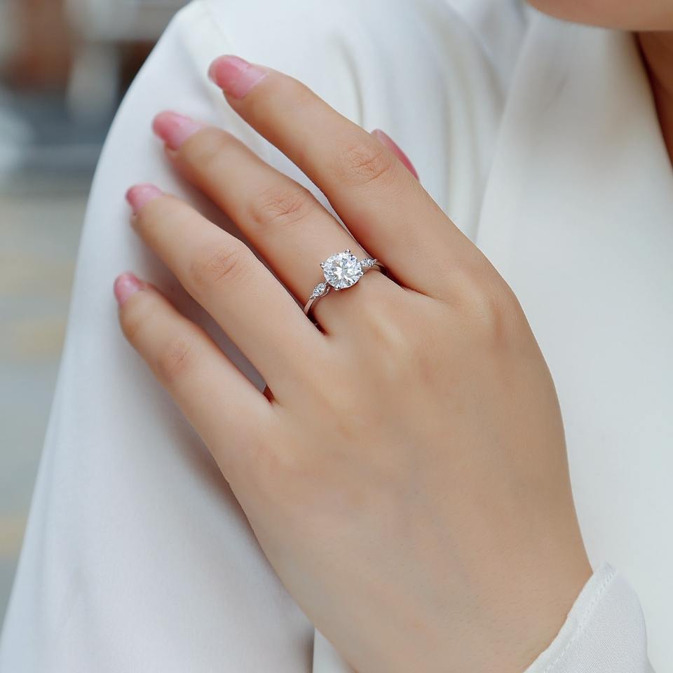 Women’s Moissanite Diamond Ring