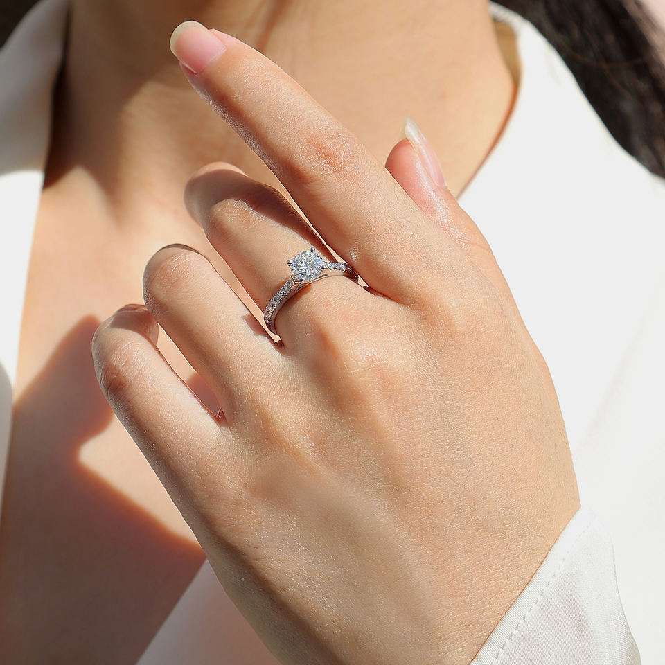 Women’s Moissanite Ring