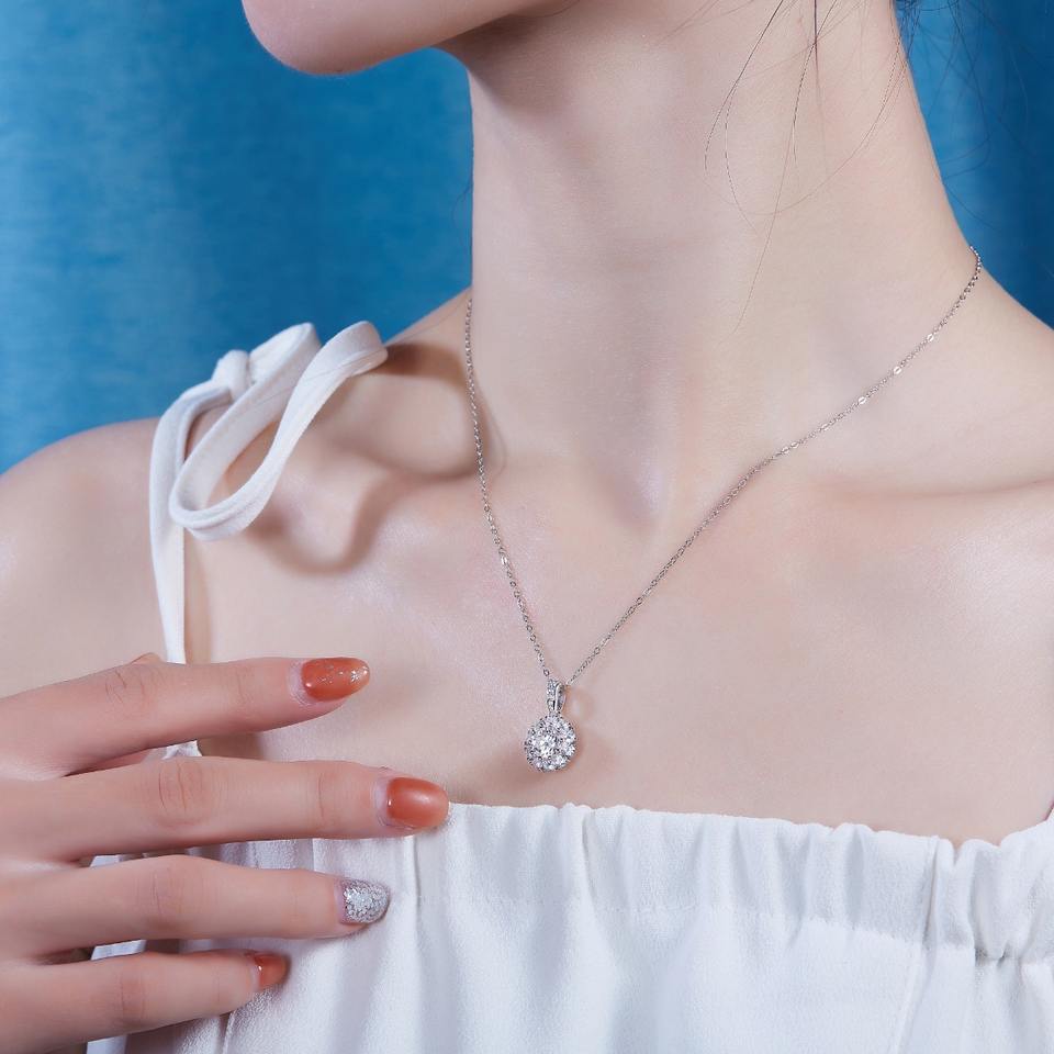 Flower Design Pendant Necklace