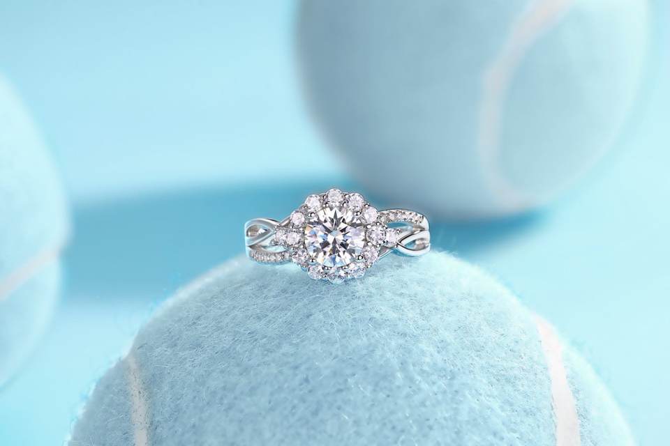 2CT Halo Round Cut Twisted Moissanite Ring