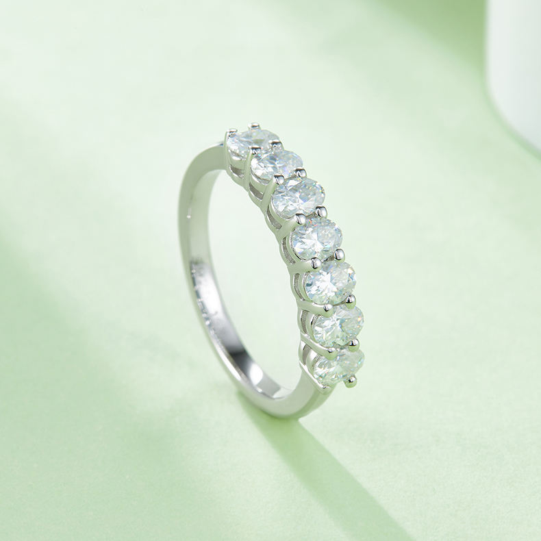 Graceful Moissanite Wedding Ring