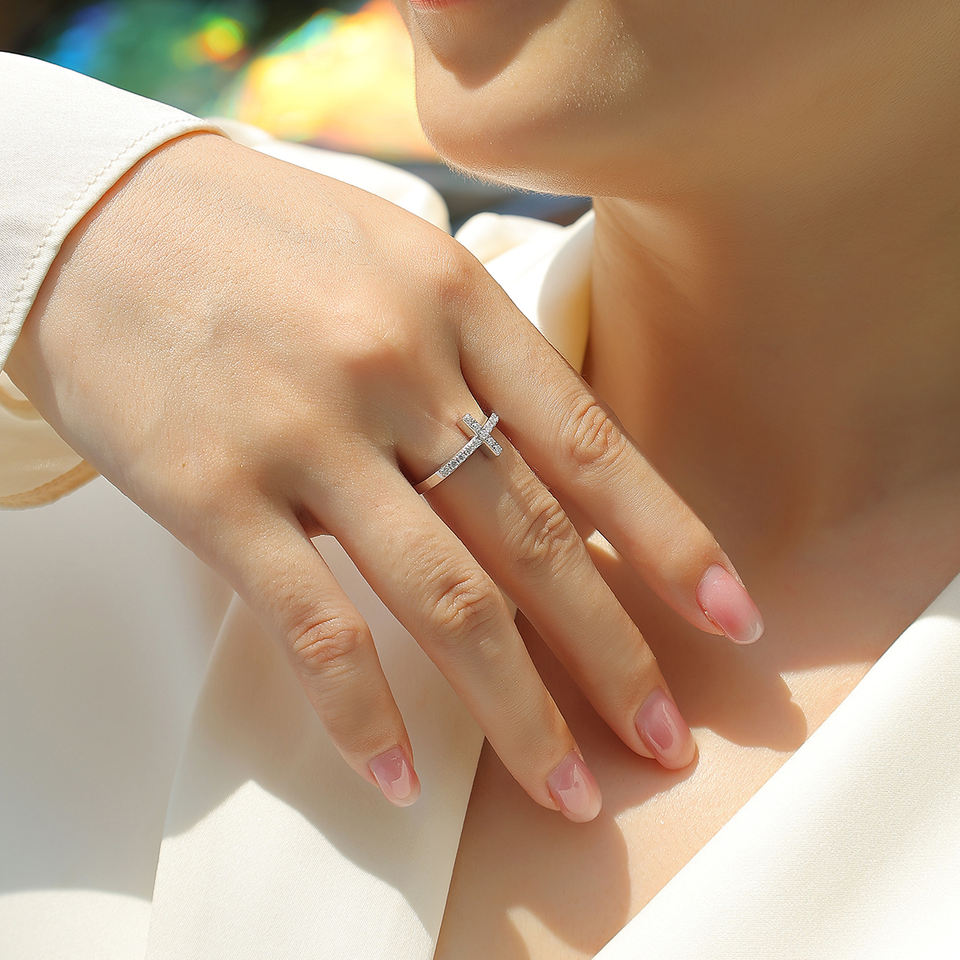 New Design Women’s Moissanite Ring