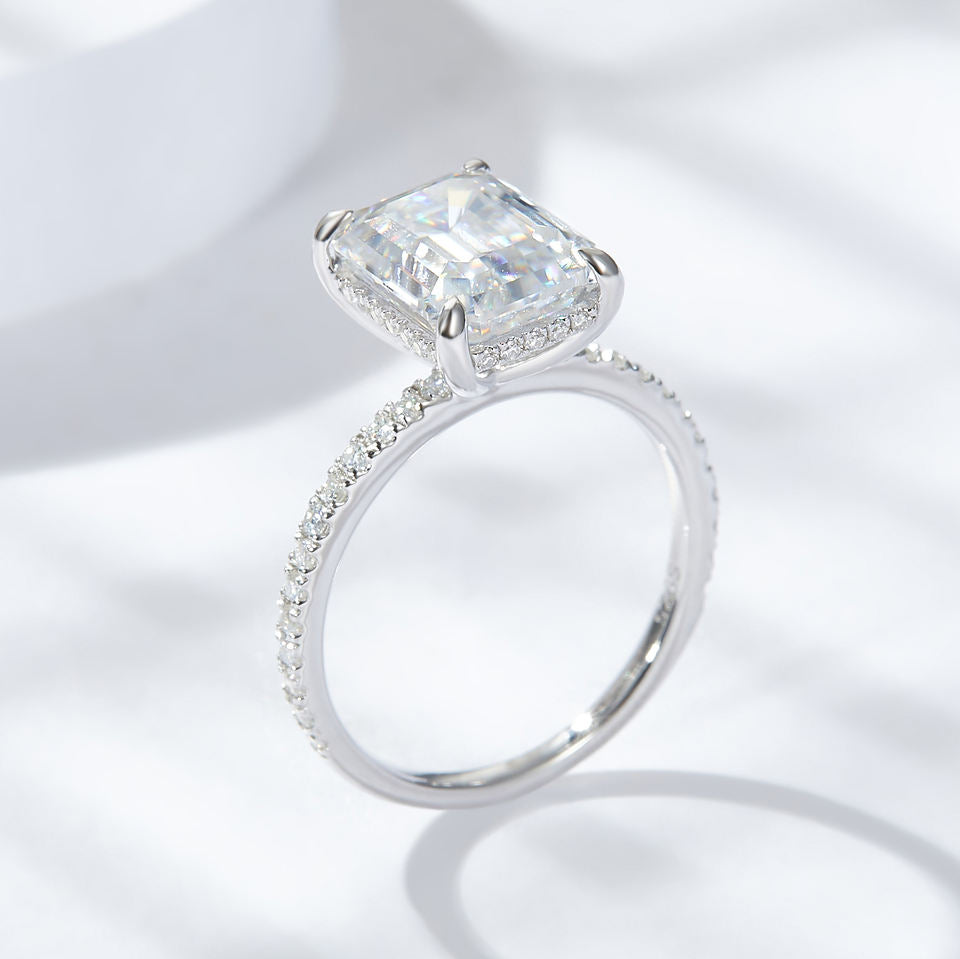 Women’s Wedding Moissanite Ring