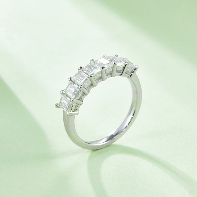 Luxury Moissanite Anniversary Ring