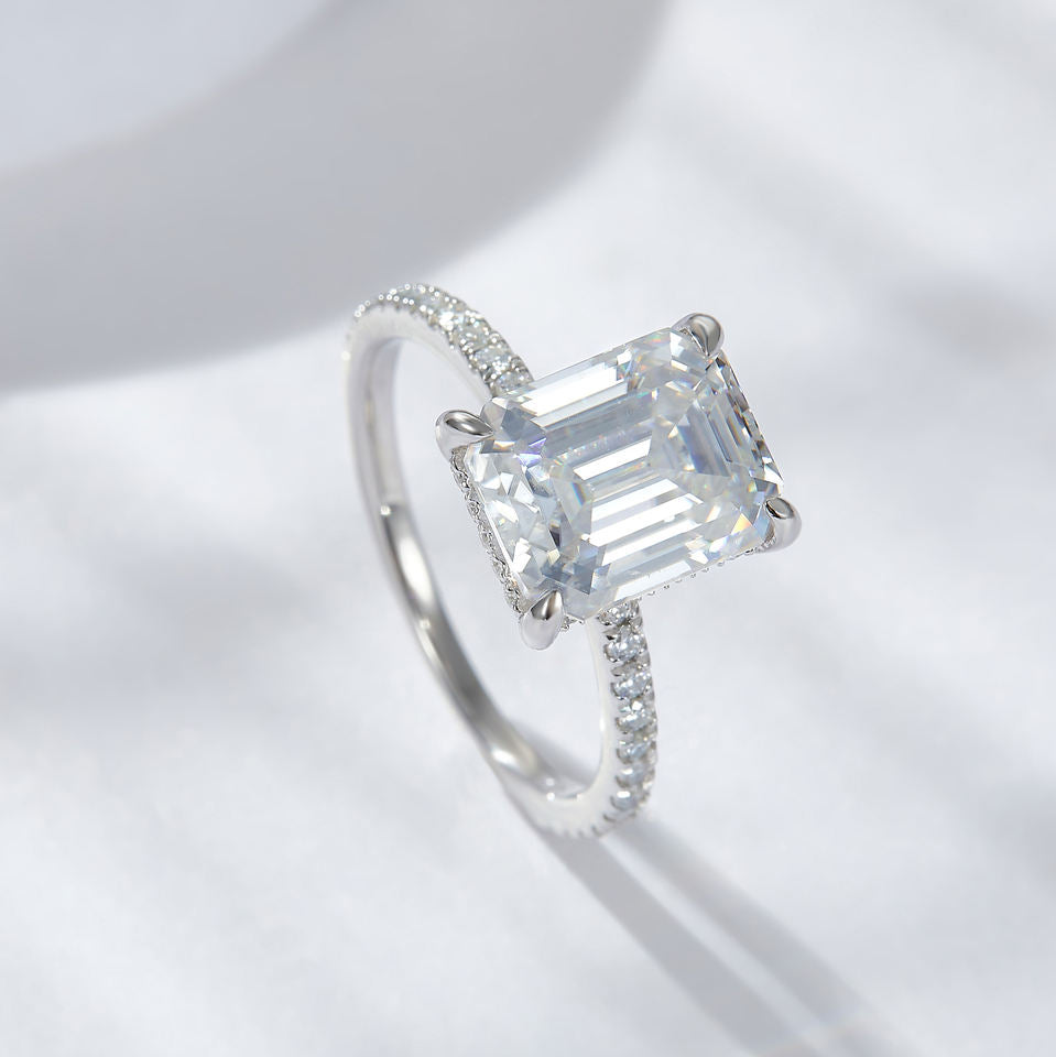 Women’s Wedding Moissanite Ring