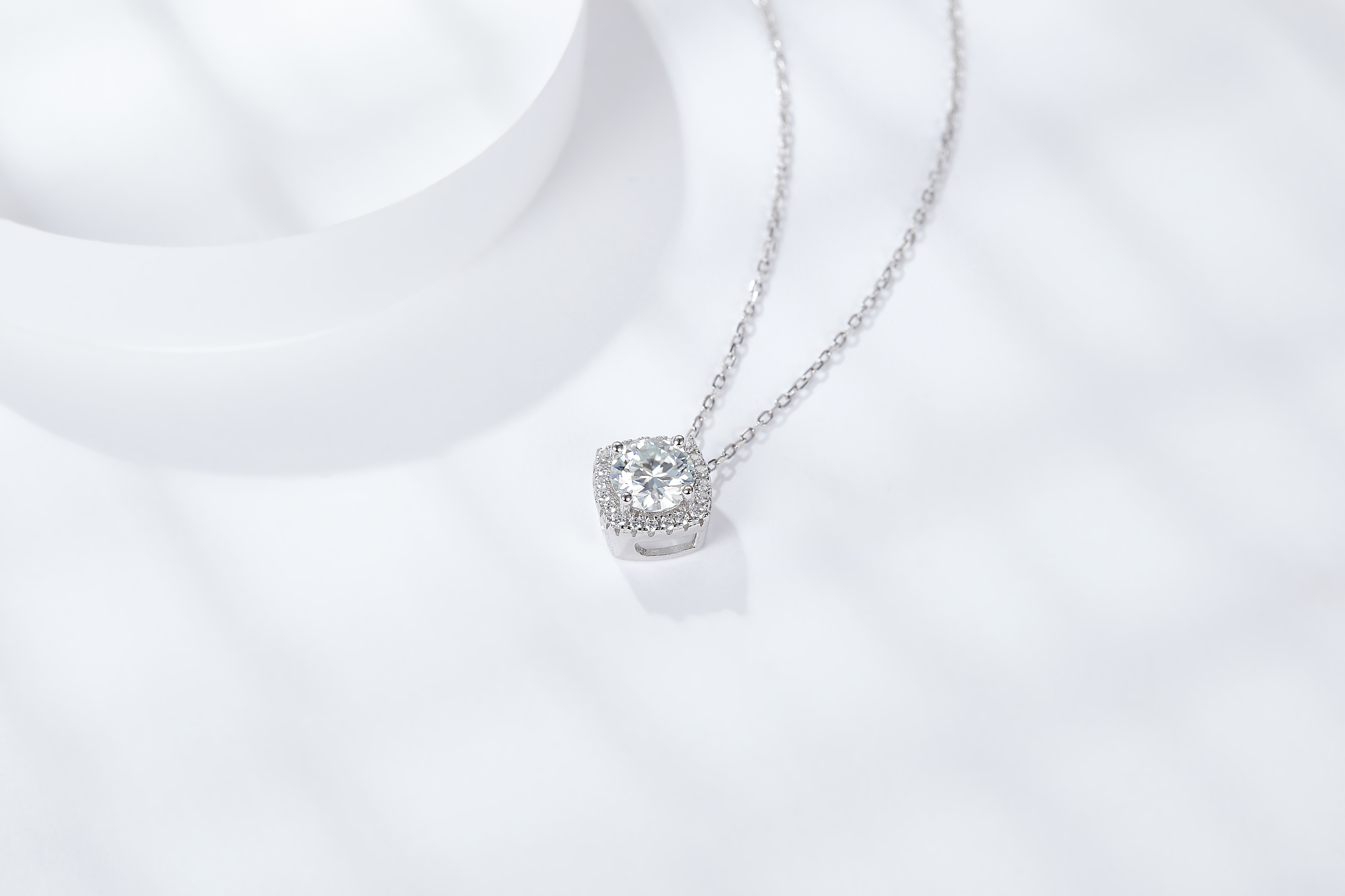 Scarlett Moissanite Necklace